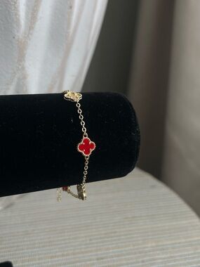 Alternating mini gold and Red Clover bracelet